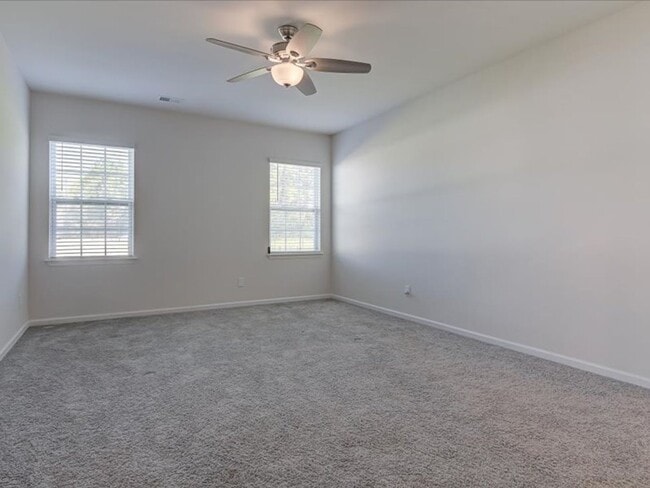 Building Photo - Beautiful 4 Bed, 3.5 Bath Rental with Gran...