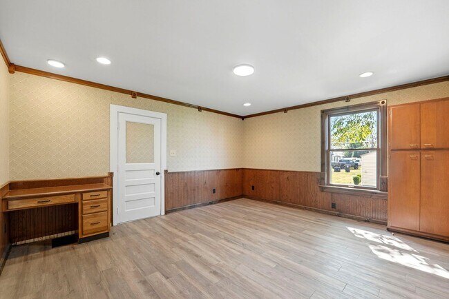 Building Photo - NEW LISTING! Spacious 3-Bedroom Home with ...
