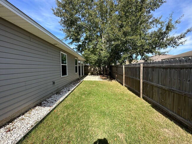Building Photo - 4 bedroom 2 bath craftsman style home for ...