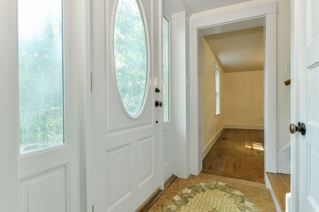 Building Photo - 7 Park Pl