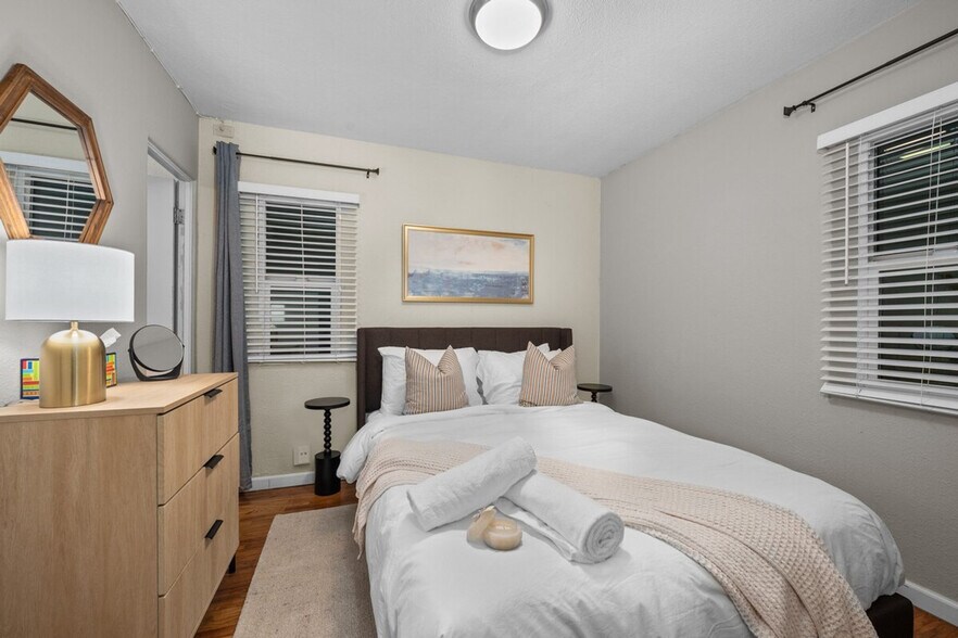 Building Photo - 233 28th St