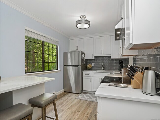 Building Photo - 272 Hubbard Ave