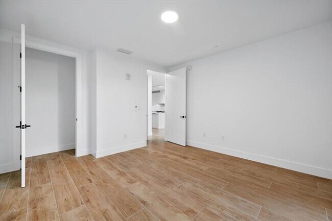 Building Photo - 3034 Oak Ave