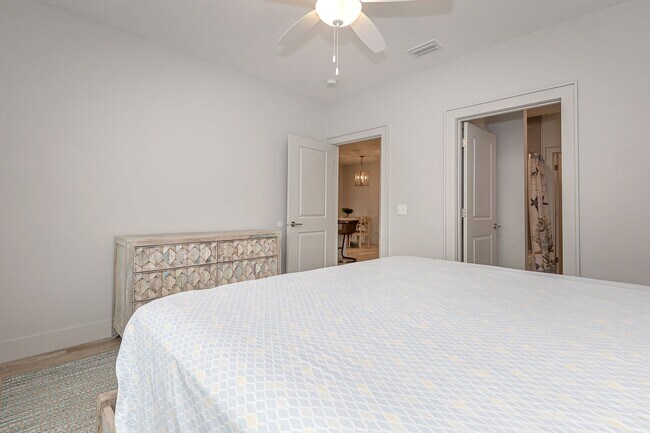 Building Photo - Fully furnished luxurious waterfront condo at The Inlet!