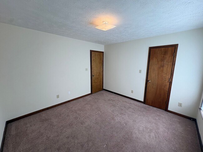 Building Photo - 5837 Maidstone Ln