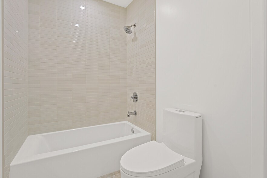 Building Photo - 4425 3rd Ave