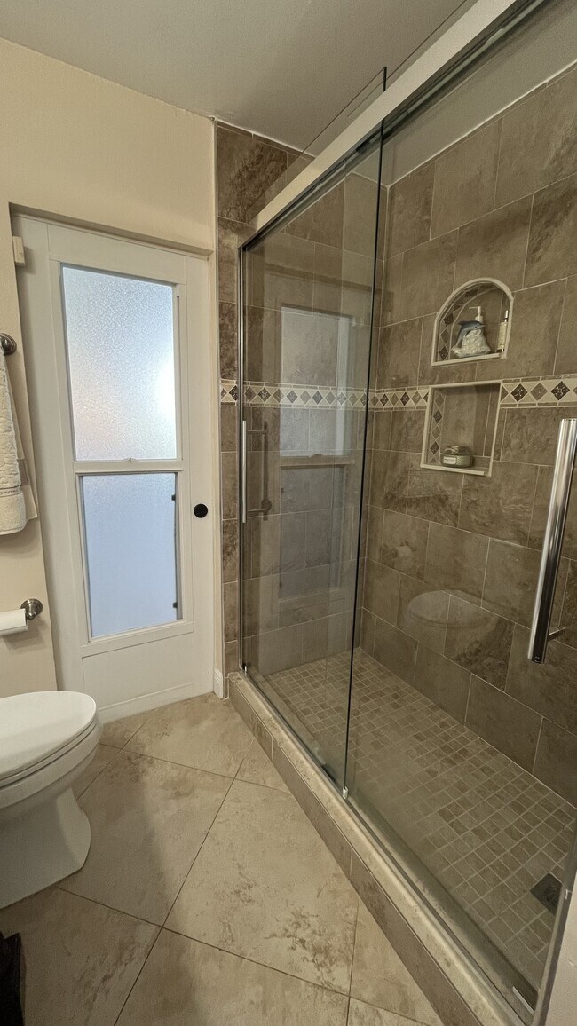 Building Photo - 213 SE 21st St