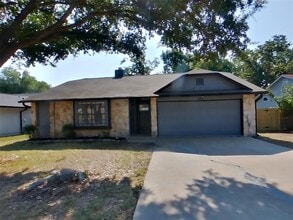 Building Photo - 1302 Texas Oak Way