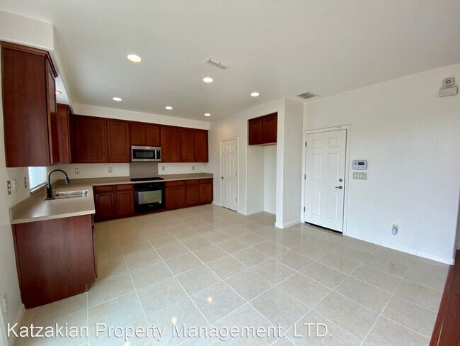 Building Photo - 5 br, 3 bath House - 10814 Peony Place Dr.