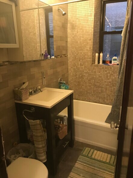 Building Photo - 30-83 Crescent St