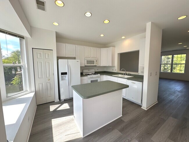 Building Photo - 31782 Pine View Blvd