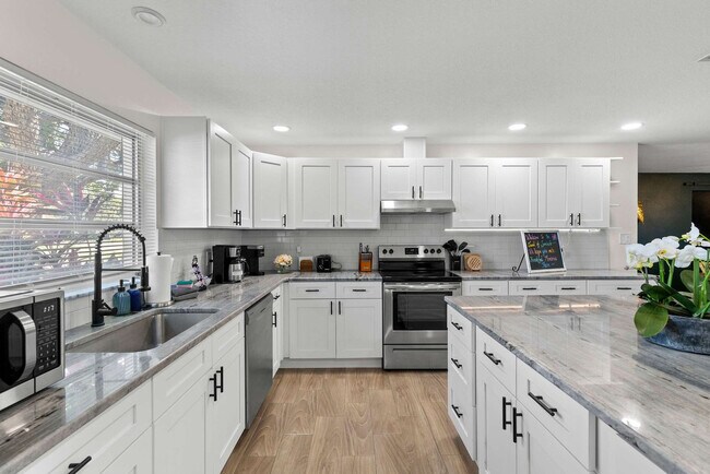 Building Photo - 13672 88th Ave N