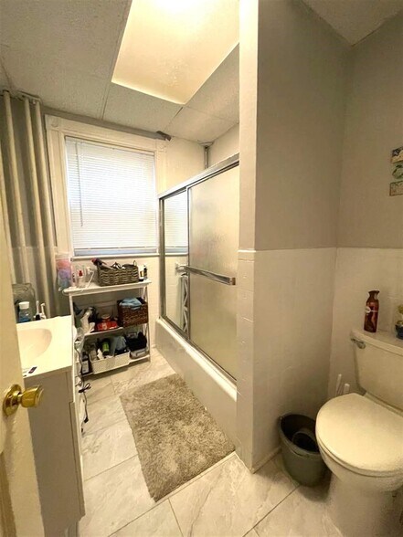 Building Photo - 177 River St