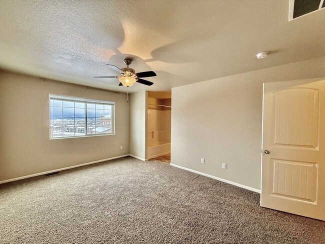 Building Photo - Amazing Views with this 3 bed, 2.5 bath Townhome