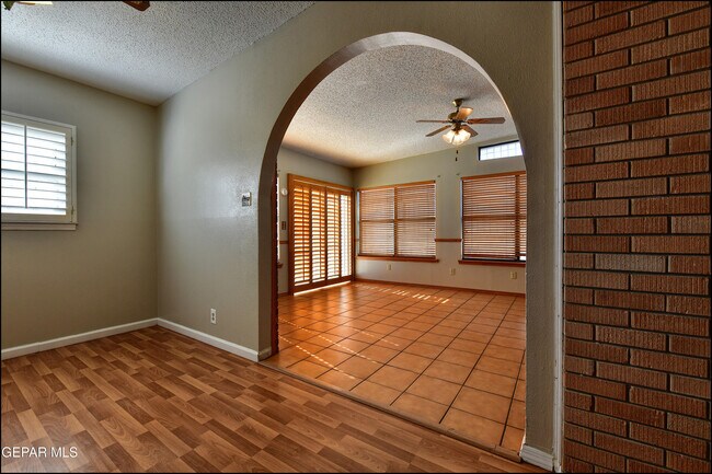 Building Photo - 5108 Paris Ave