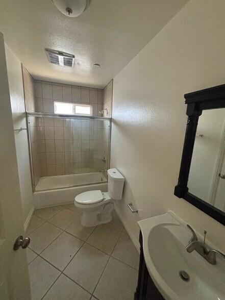 Building Photo - 314 W 65th St