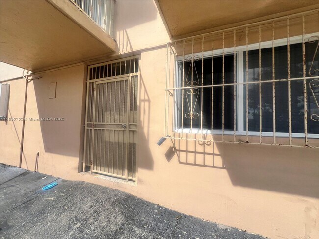 Building Photo - 4758 W Flagler St