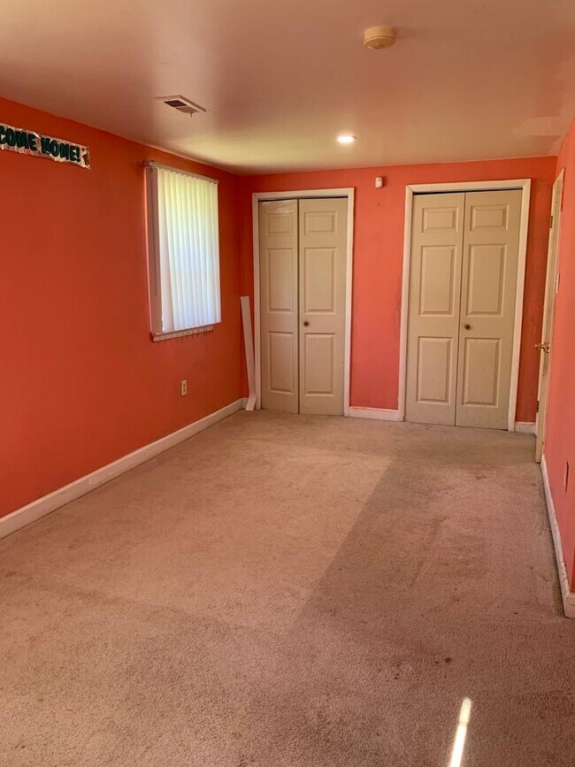 Building Photo - 5625 Saint Charles Dr