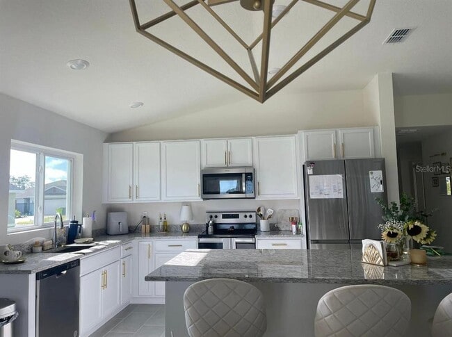 Building Photo - 1446 Geranium Dr