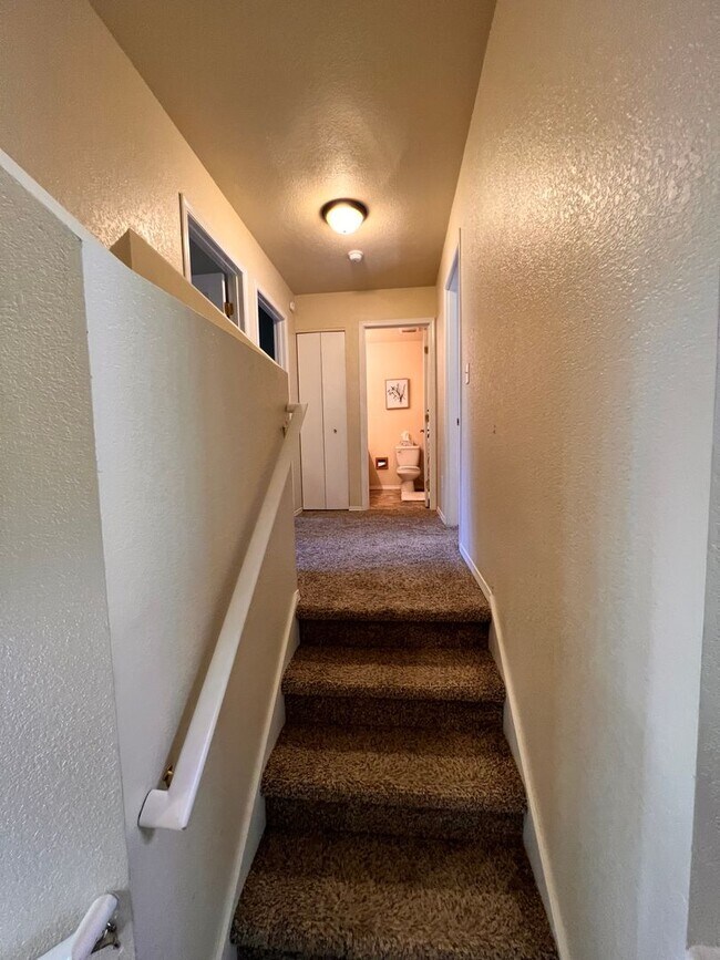 Building Photo - 4412 Ingleside Dr SE