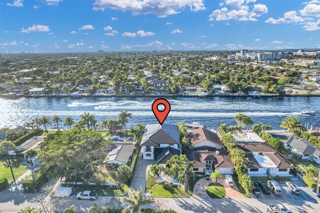 Building Photo - 319 S Riverside Dr