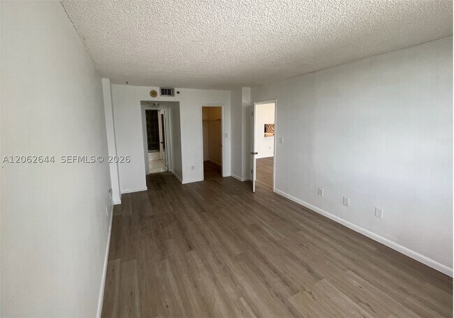 Building Photo - 1470 NE 123rd St
