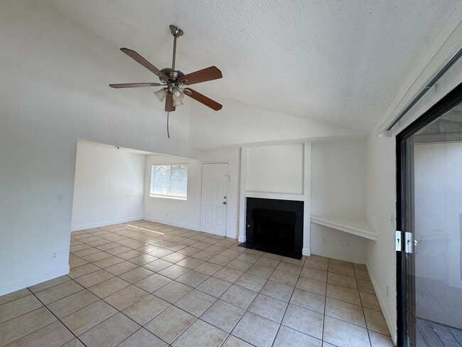 Building Photo - 1190 S Winery Ave