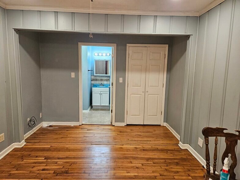 Bedroom with bath - 4809 16th Ave