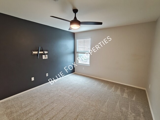 Building Photo - 897 West Calle Zoca