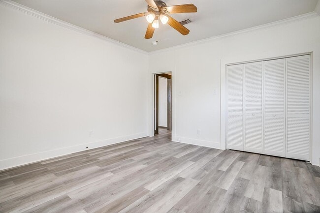 Building Photo - Well Maintained 3 Bed, 2 Bath in Establish...