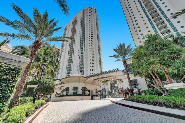 Building Photo - 16051 Collins Ave