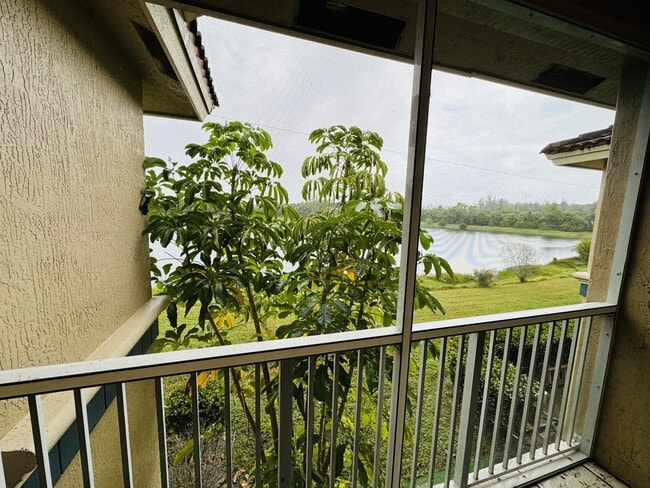 Building Photo - 1157 Golden Lakes Blvd