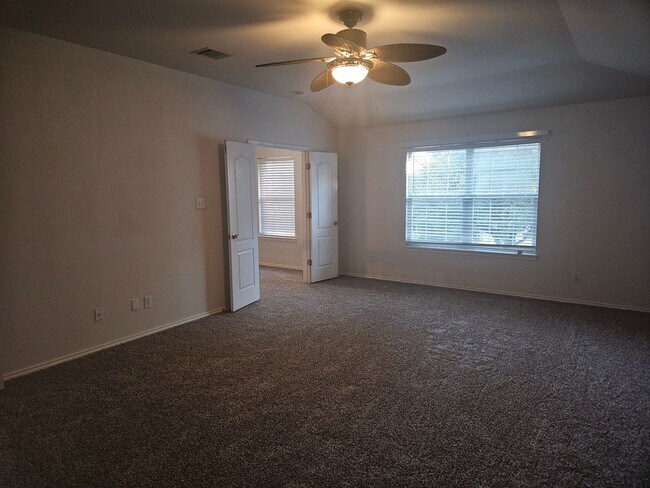 Building Photo - 3 Bedroom in Wildhorse Subdivision