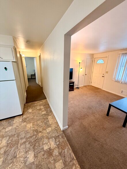 Building Photo - 310 Poplar St