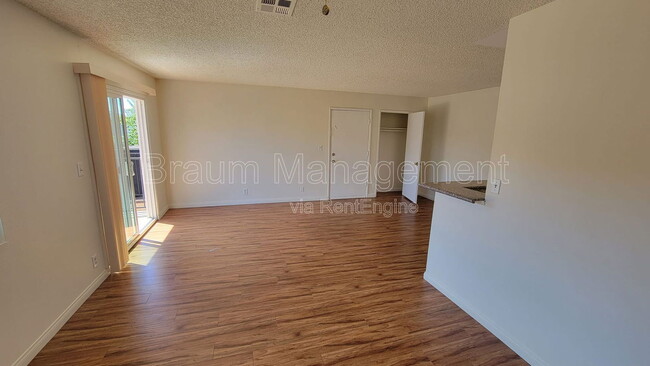 Building Photo - 14801 Delano St