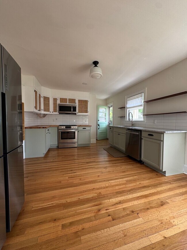 Building Photo - Unique and pristine home for rent in Cave Spring! 2BR 1.5 Bath