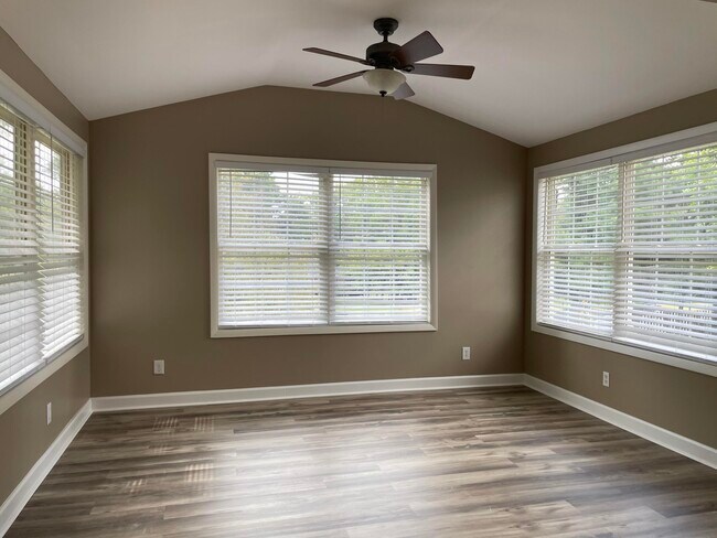Building Photo - 3421 Holwyn Rd