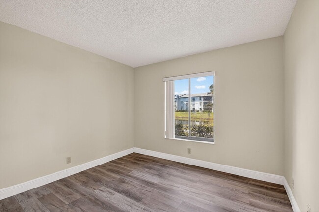 Building Photo - 1013 Green Pine Blvd