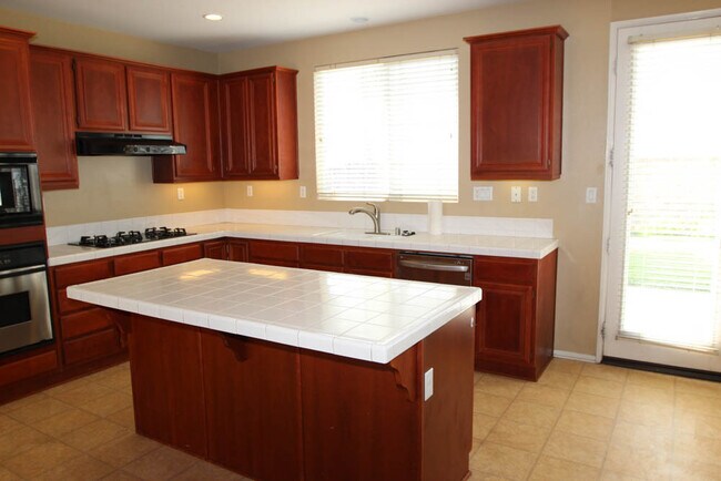 Building Photo - Available now 5/3 Rancho Cucamonga estate ...