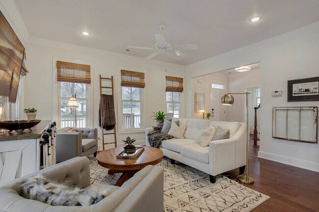 Primary Photo - 488 S Block Ave