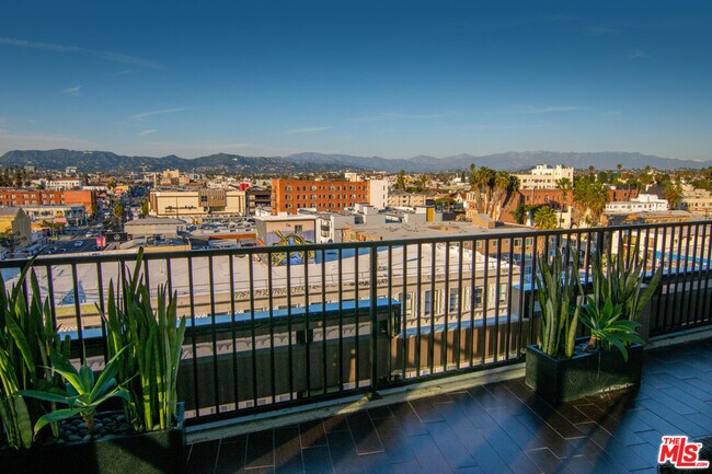 Building Photo - 3785 Wilshire Blvd
