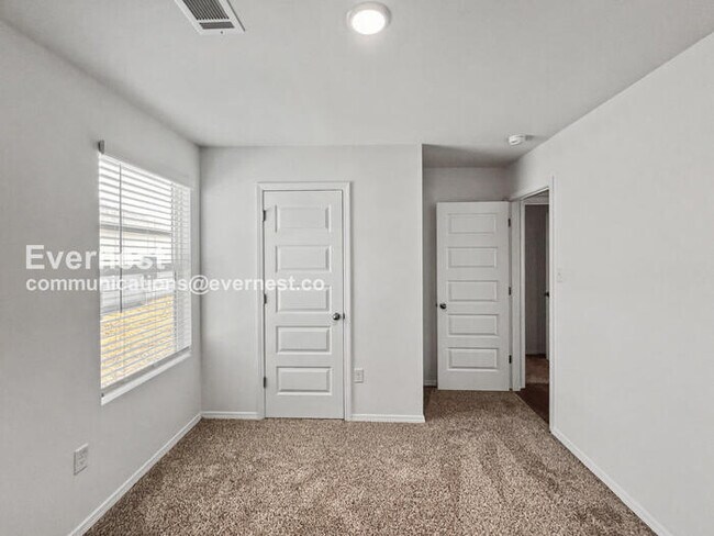 Building Photo - 3 Bed/2 Bath Home with Attached Garage / Pet-Friendly / Vouchers Accepted / Available Now!