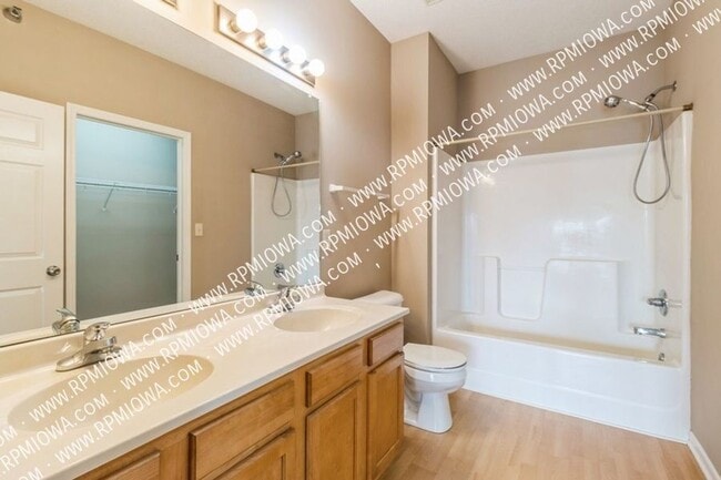 Building Photo - 1307 SE University Ave