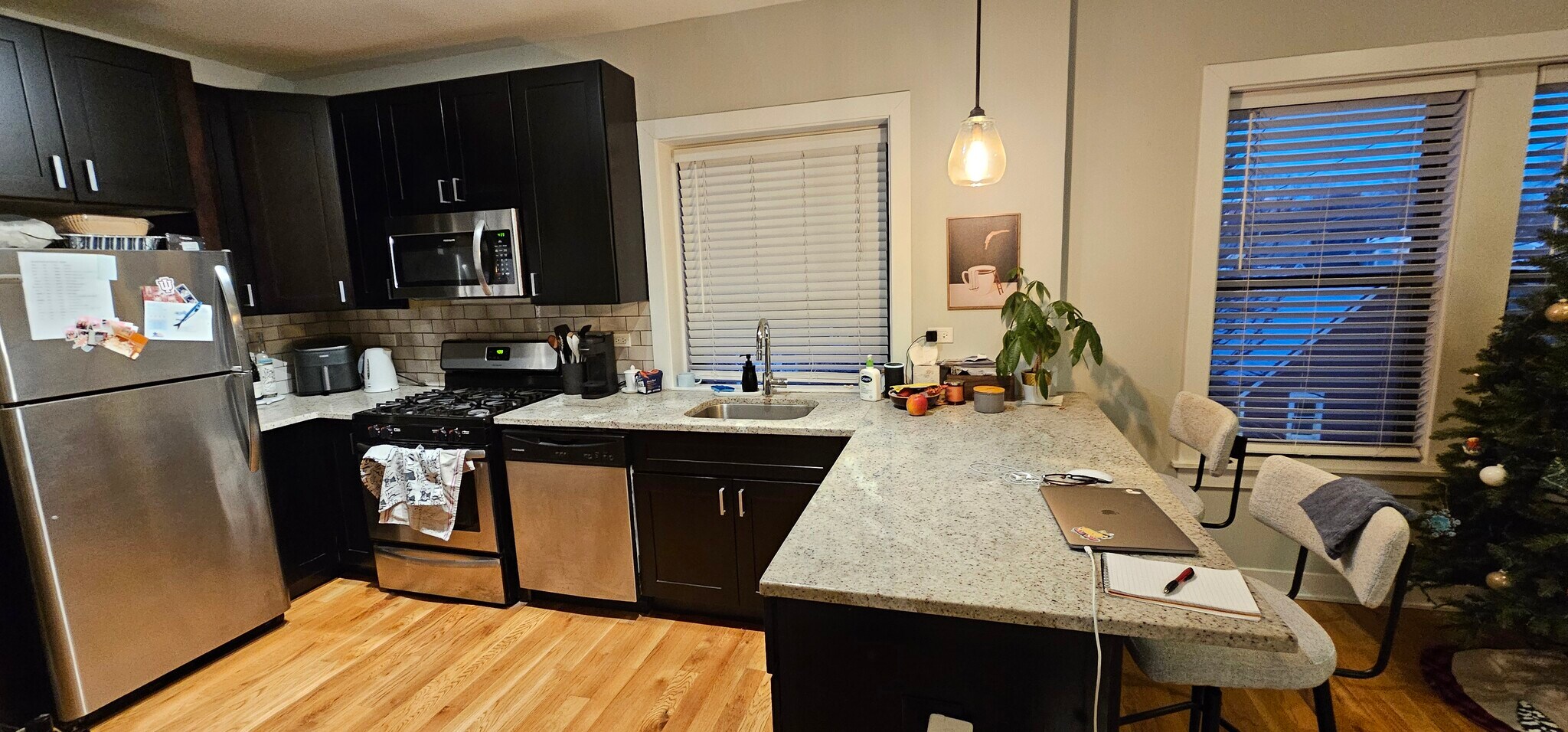 Building Photo - 2211 W Eastwood Ave