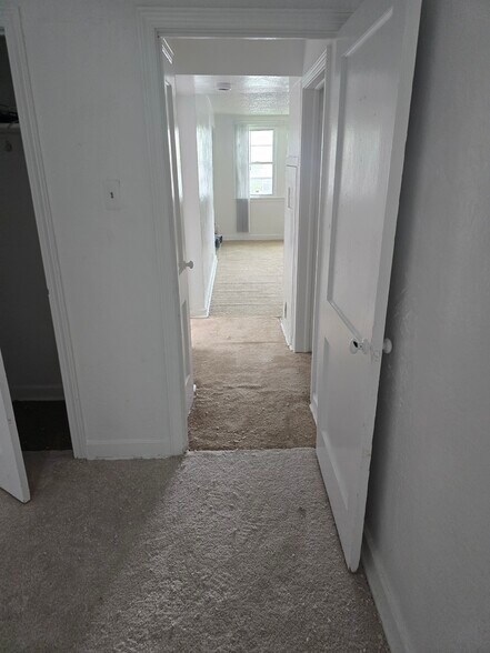 Building Photo - 386 E Upsal St