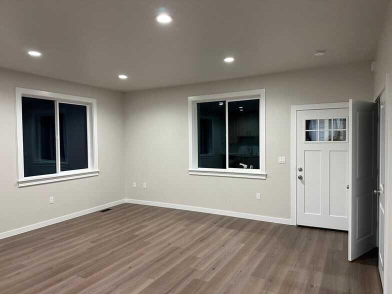 Building Photo - 222 Curtis Dr