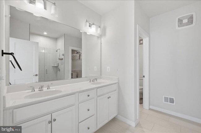 Building Photo - 13538 Sayward Blvd