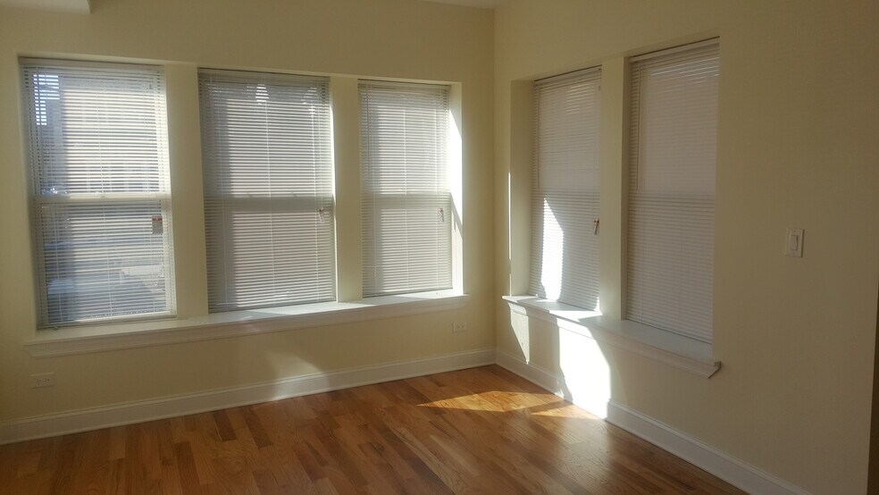 Building Photo - 4817 N Troy St