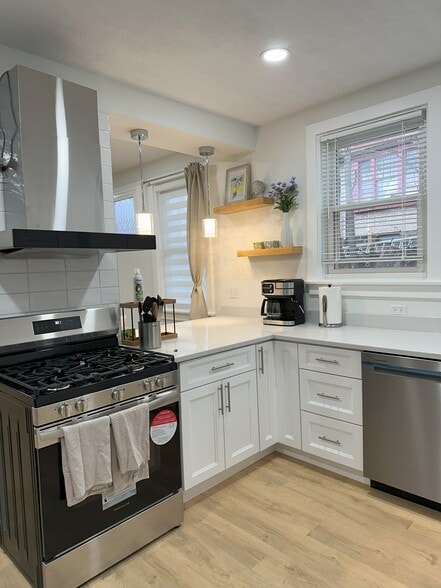 Building Photo - 5640 Beacon St