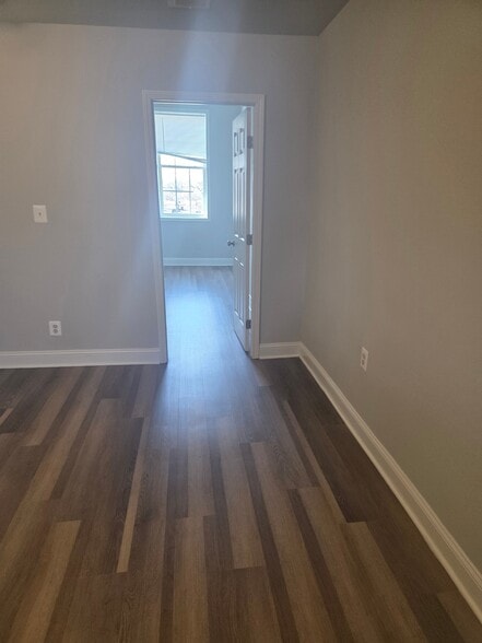 Building Photo - 825 N Fulton Ave